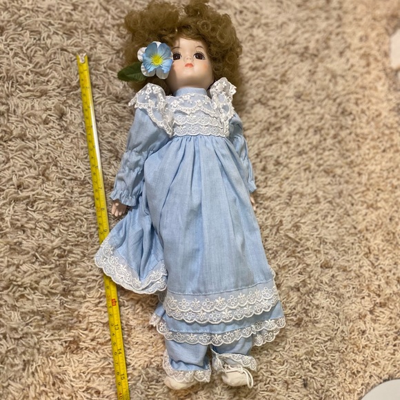 ❄️Porcelain Collectors Doll❄️ - Picture 4 of 5